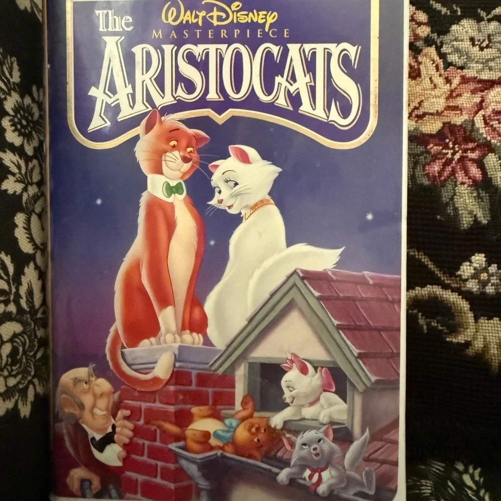 Disney The Aristocats VHS with Purple and White Cover Masterpiece Classic